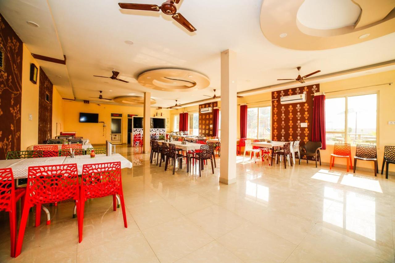Oyo 23367 Farmsgreen Resort And Restaurant Orchha Exteriör bild